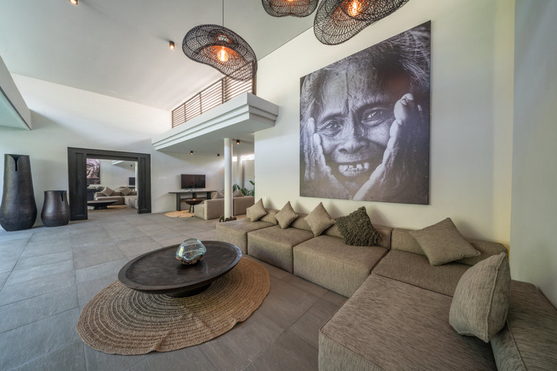 Luxury 4-Bedroom Holiday Rental Near Berawa Beach, Bali Villa 2094