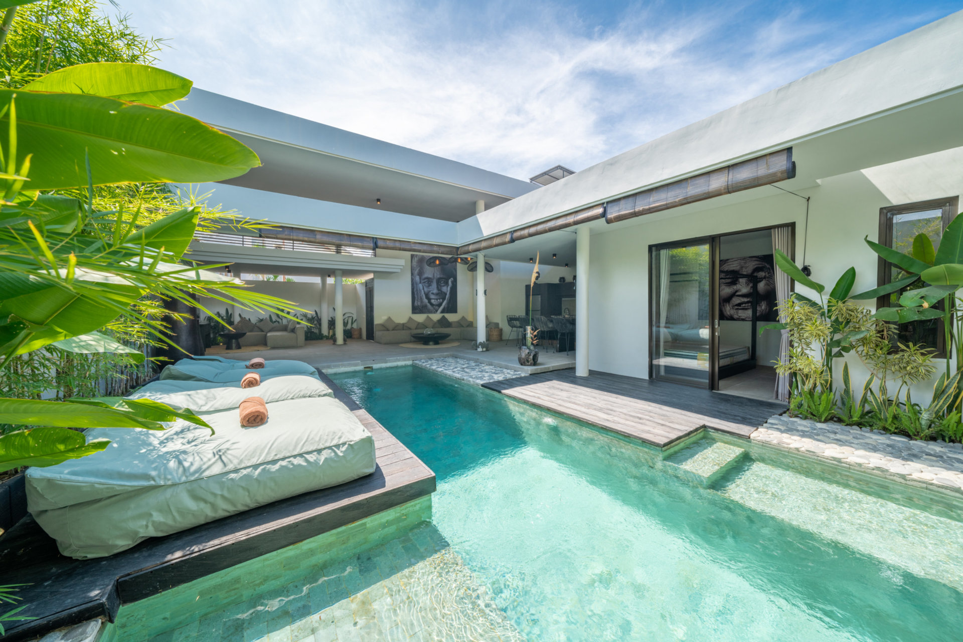 Luxury 4-Bedroom Holiday Rental Near Berawa Beach, Bali Villa 2094