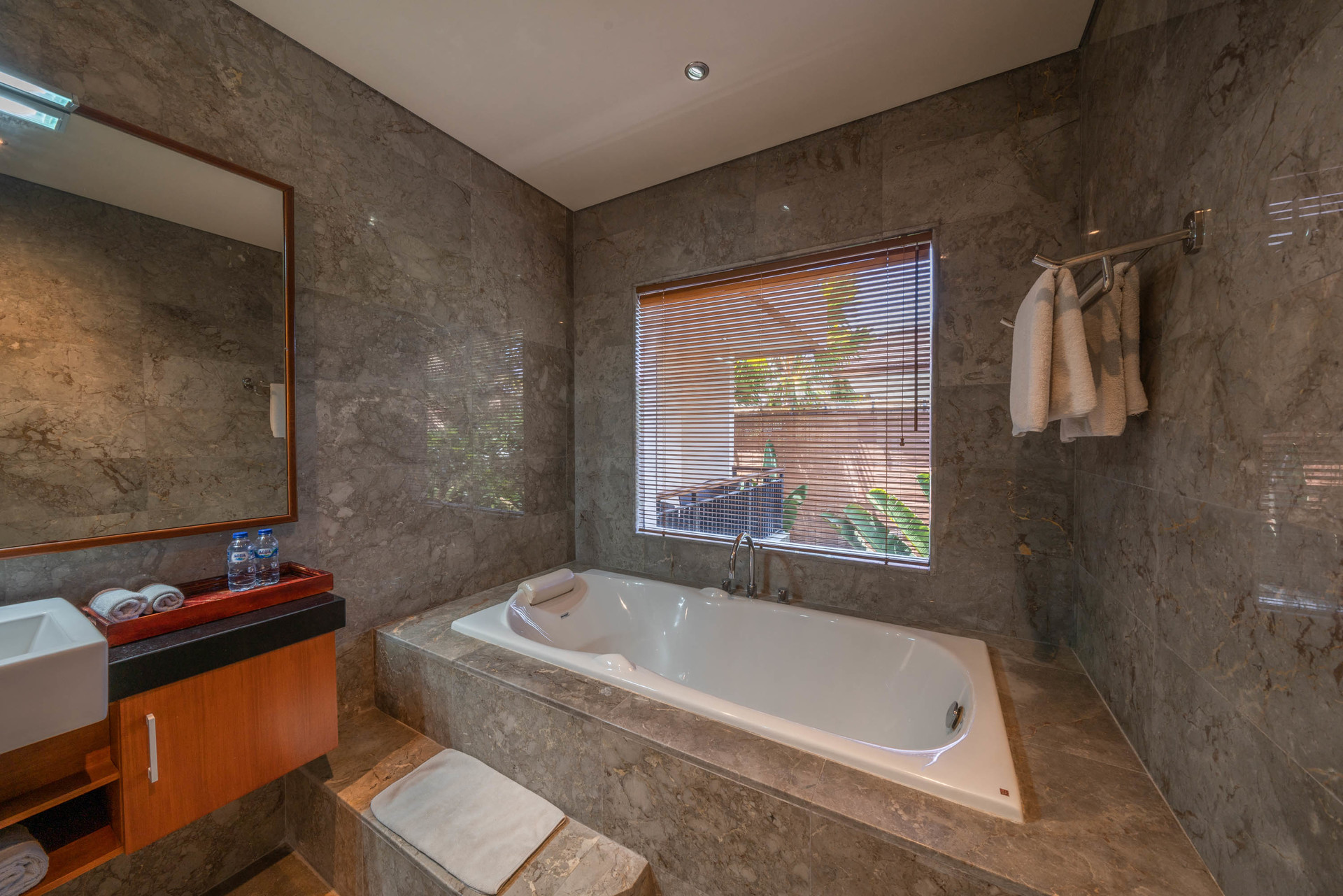 Imagine Your Family Renting a Luxury 3 Bedroom Holiday Villa Close to Kabupaten Badung Double Six Beach, Bali Villa 2105