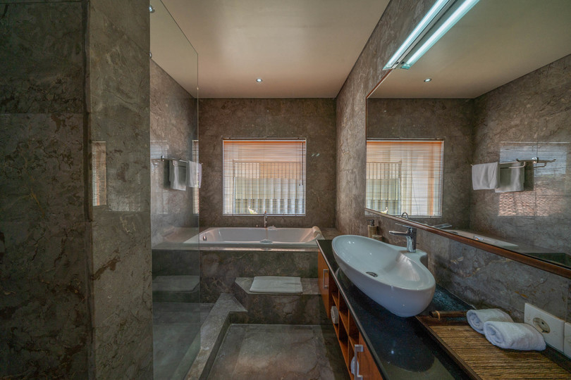 Imagine Your Family Renting a Luxury 3 Bedroom Holiday Villa Close to Kabupaten Badung Double Six Beach, Bali Villa 2105