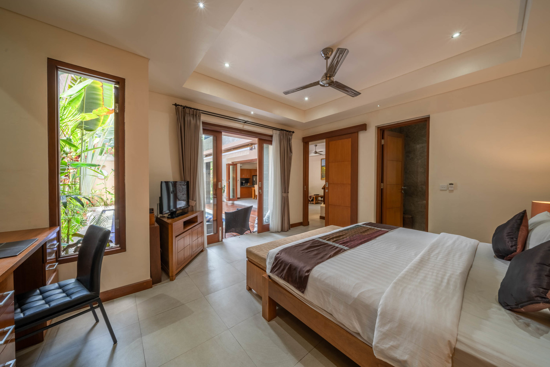 Imagine Your Family Renting a Luxury 3 Bedroom Holiday Villa Close to Kabupaten Badung Double Six Beach, Bali Villa 2105