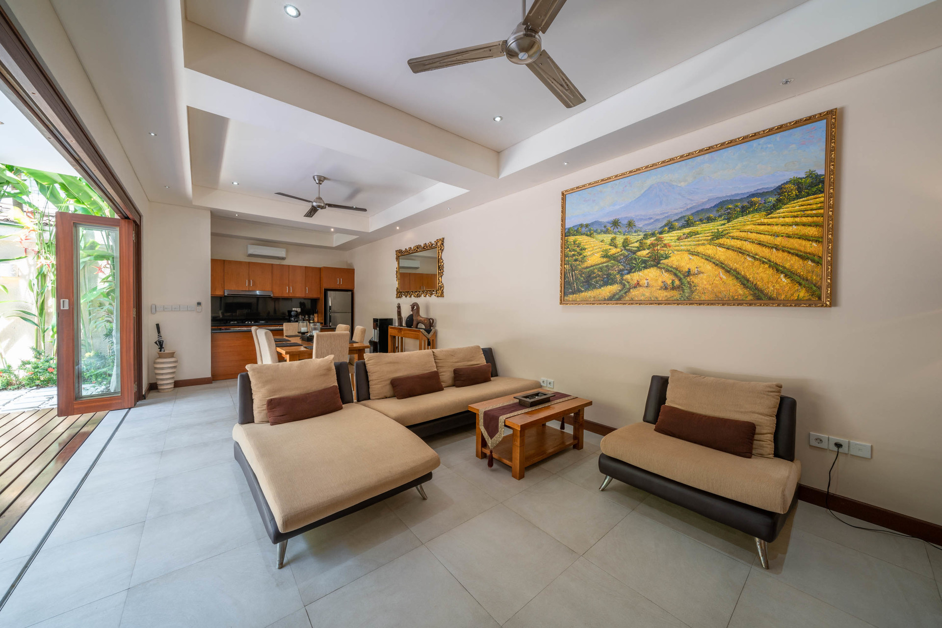 Imagine Your Family Renting a Luxury 3 Bedroom Holiday Villa Close to Kabupaten Badung Double Six Beach, Bali Villa 2105