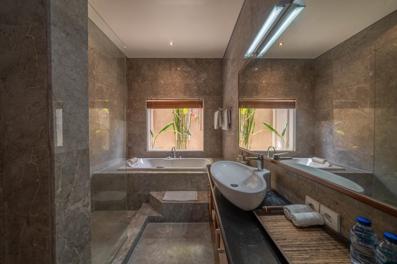 Imagine Your Family Renting a Luxury 3 Bedroom Holiday Villa Close to Kabupaten Badung Double Six Beach, Bali Villa 2105