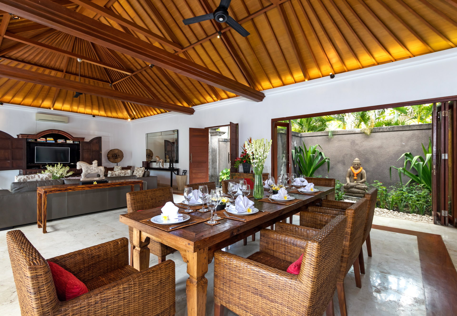 The Complete Guide to Renting Your Exclusive Holiday Villa in Kabupaten Badung with Private Pool and Fully Staffed, Bali Villa 2113