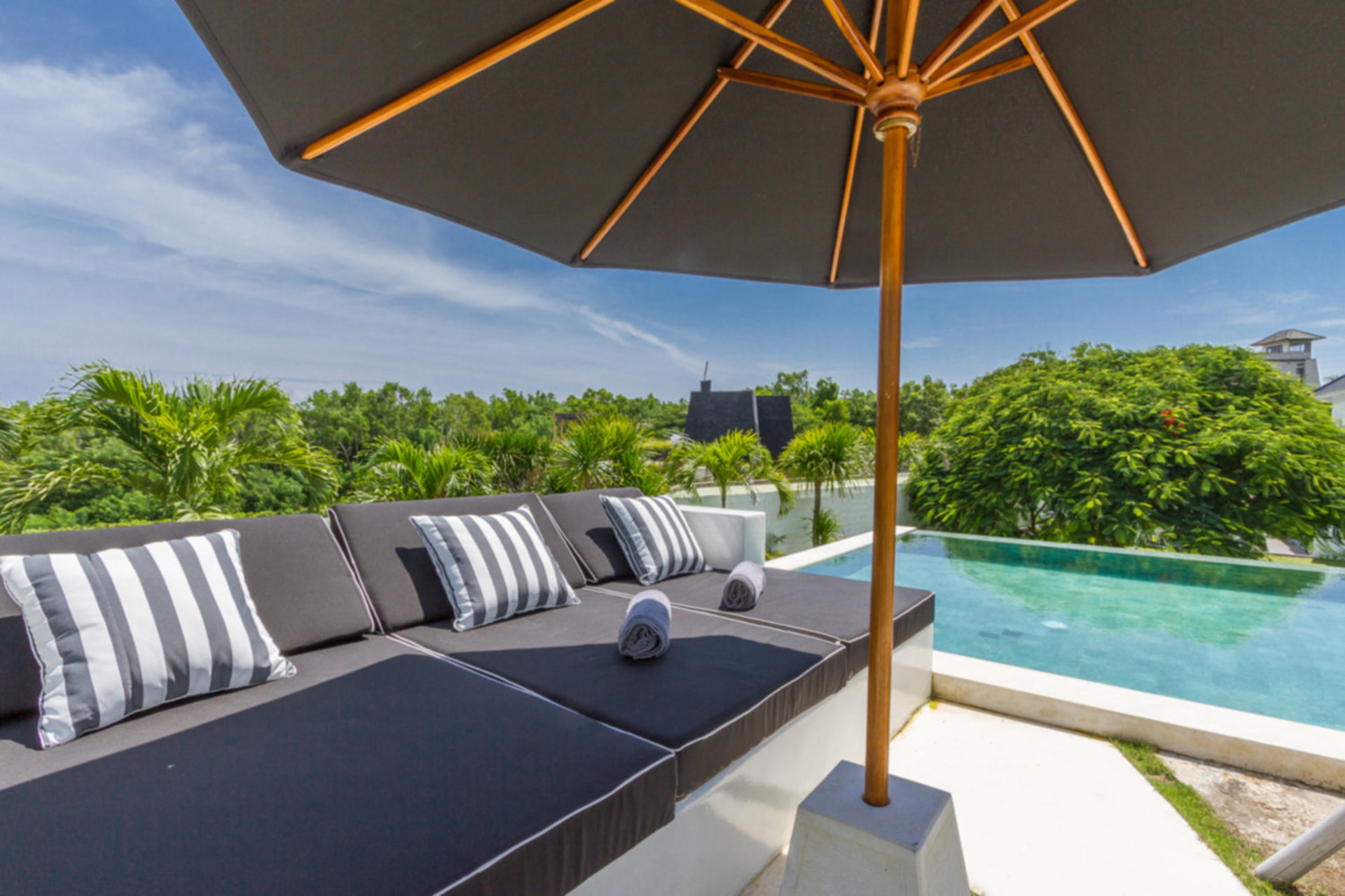 Imagine Your Family Renting a Luxury 5 Bedroom Holiday Villa with Stunning Ocean Views, Bali Villa 2114