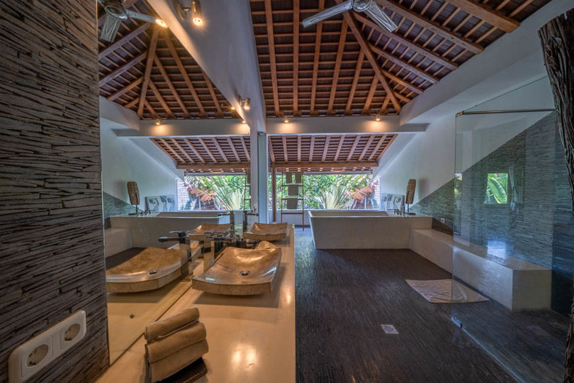 Luxury 4-Bedroom Getaway Near Double Six Beach, Bali Villa 2116