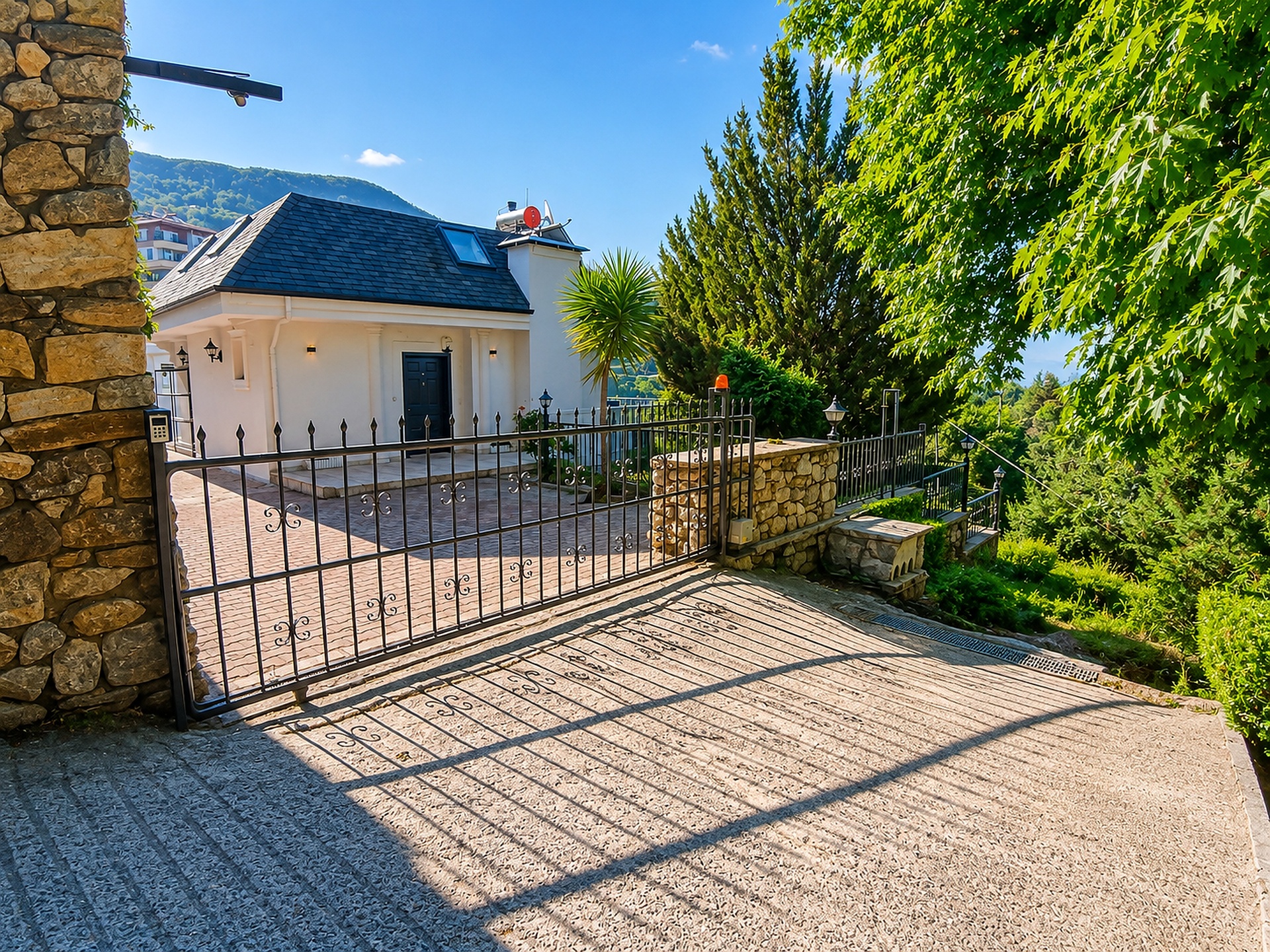 5 Star Villa Harmony – Sea & Mountain Escape