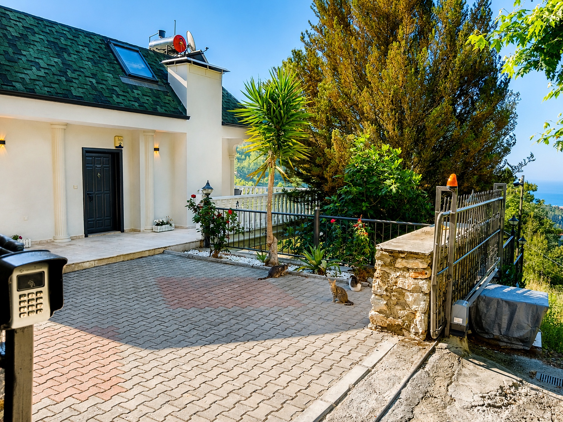 5 Star Villa Harmony – Sea & Mountain Escape