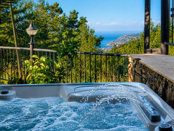 5 Star Villa Harmony – Sea & Mountain Escape