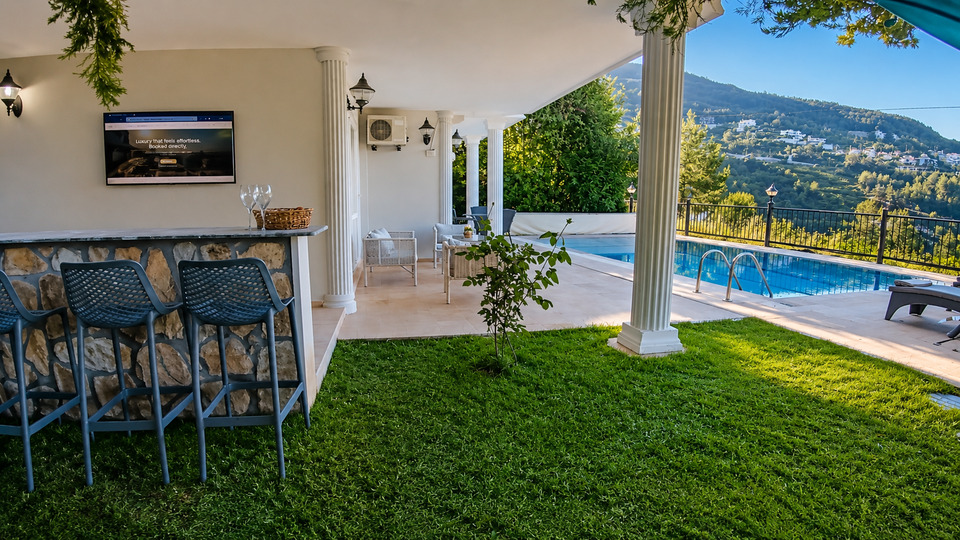 5 Star Villa Harmony – Sea & Mountain Escape