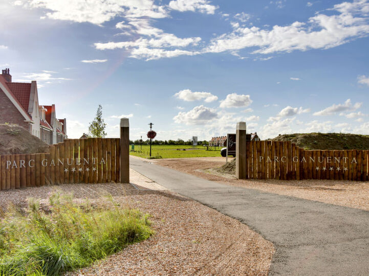 Luxury 3 Bedroom Villa, Zeeland Villa 1006