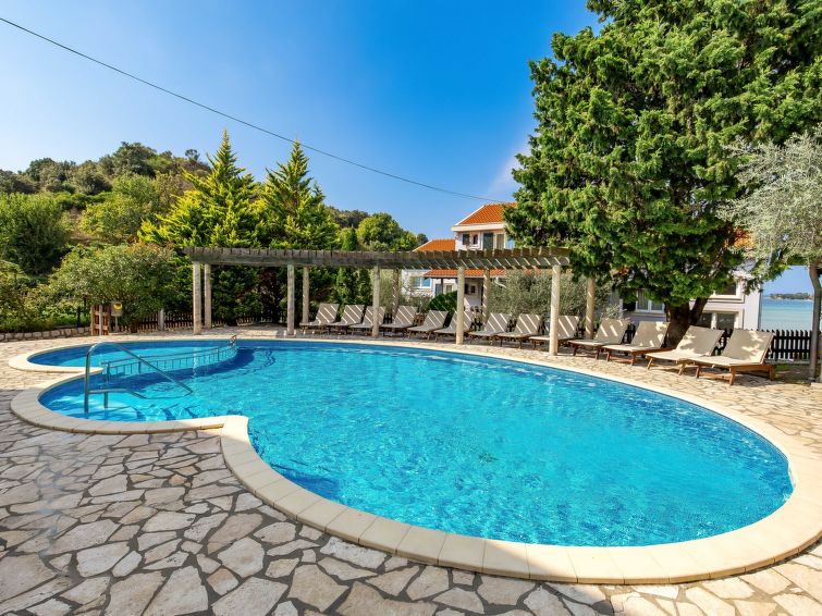 Secluded Oasis: 2 Bedroom Villa in Kampor, 1023