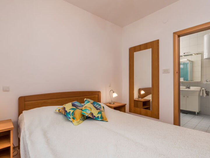 Secluded Oasis: 2 Bedroom Villa in Kampor, 1023