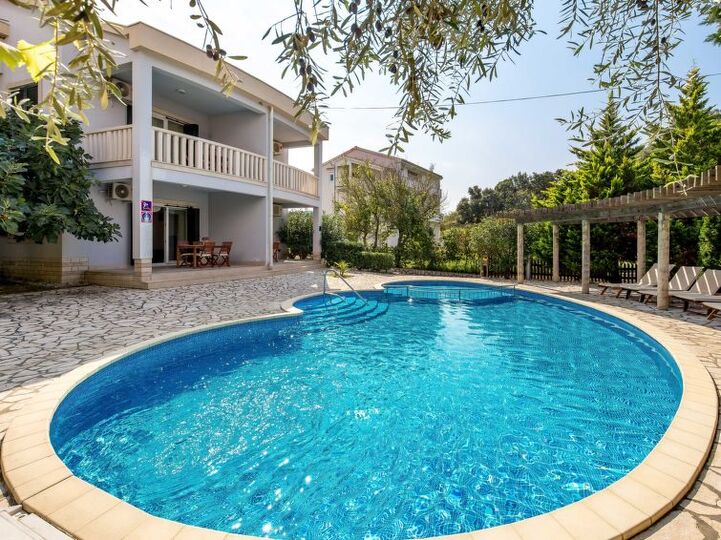 Secluded Oasis: 2 Bedroom Villa in Kampor, 1023