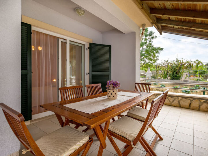 Secluded Oasis: 2 Bedroom Villa in Kampor, 1023