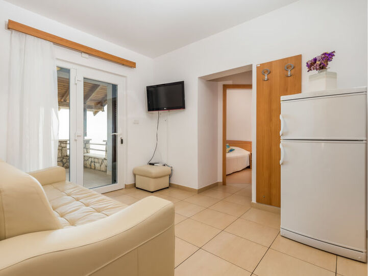 Secluded Oasis: 2 Bedroom Villa in Kampor, 1023