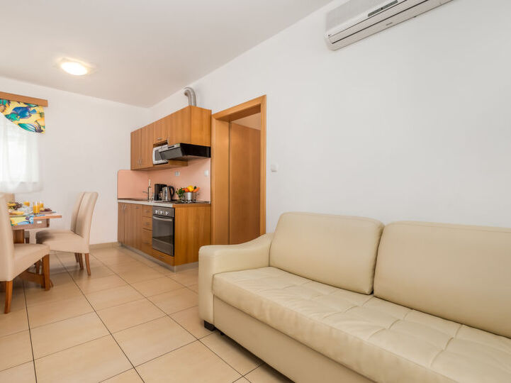 Secluded Oasis: 2 Bedroom Villa in Kampor, 1023