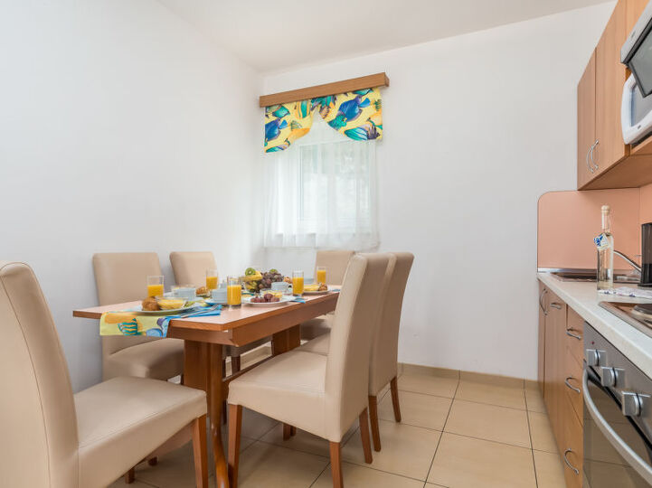 Secluded Oasis: 2 Bedroom Villa in Kampor, 1023