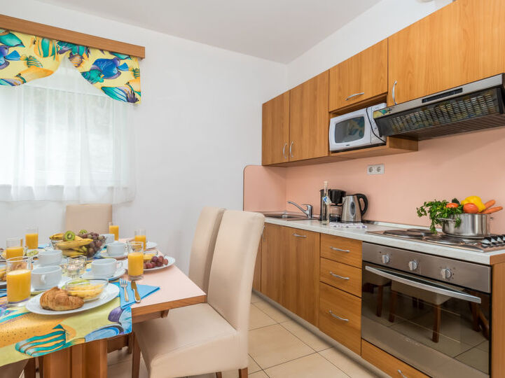 Secluded Oasis: 2 Bedroom Villa in Kampor, 1023