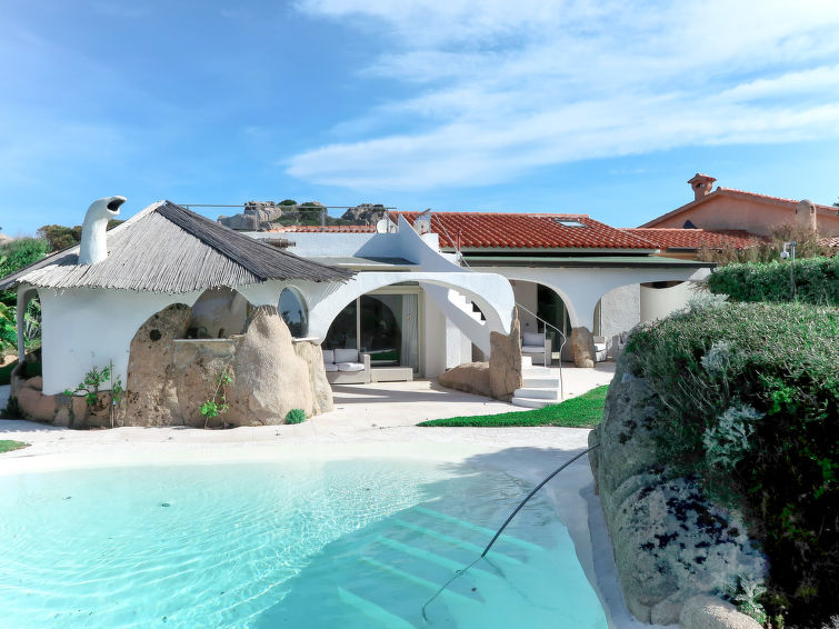 5 Star Villa with Majestic Views, Sardinia Villa 1001