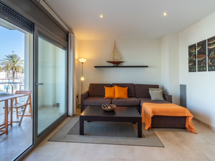 Cozy Waterfront Retreat in Empuriabrava , 1001