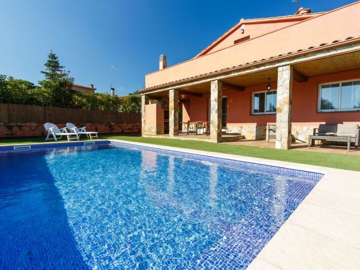 5 Bedroom Villa,1000