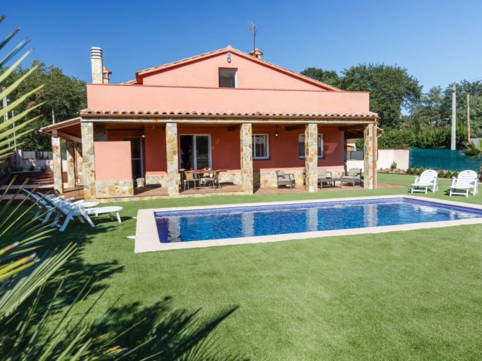 5 Bedroom Villa,1000