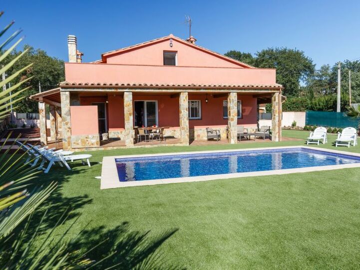 5 Bedroom Villa,1000