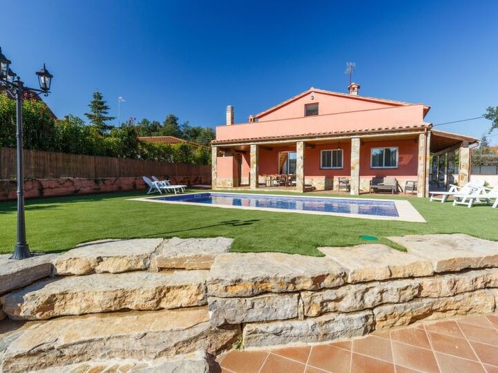 5 Bedroom Villa,1000