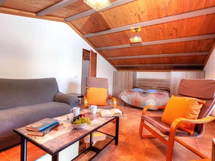 5 Bedroom Villa,1000