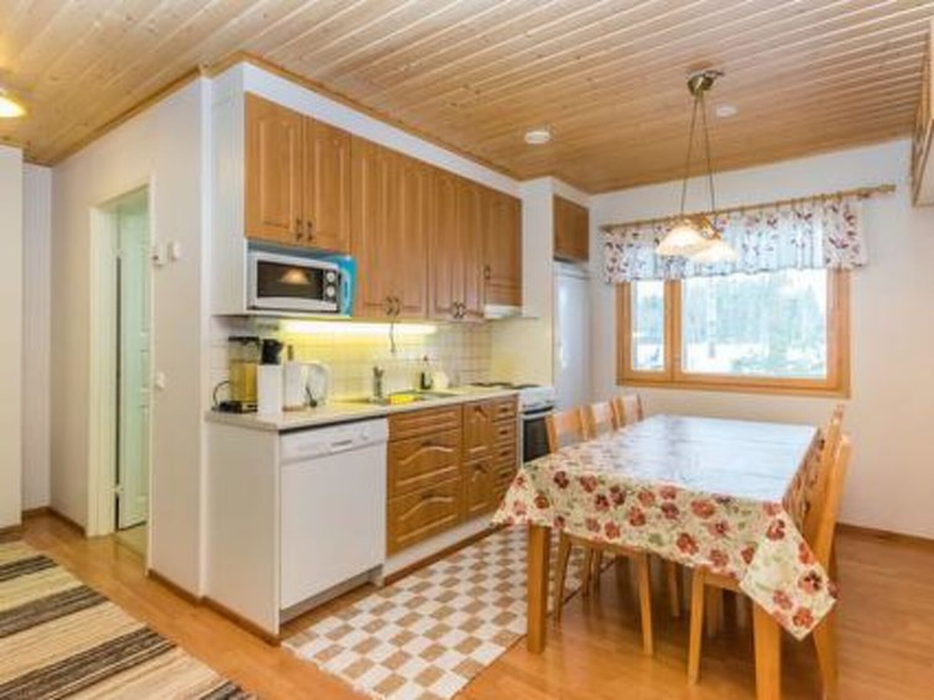 Rent Your Own Luxury Villa with 5 Bedrooms, Southern Savonia Villa 1012