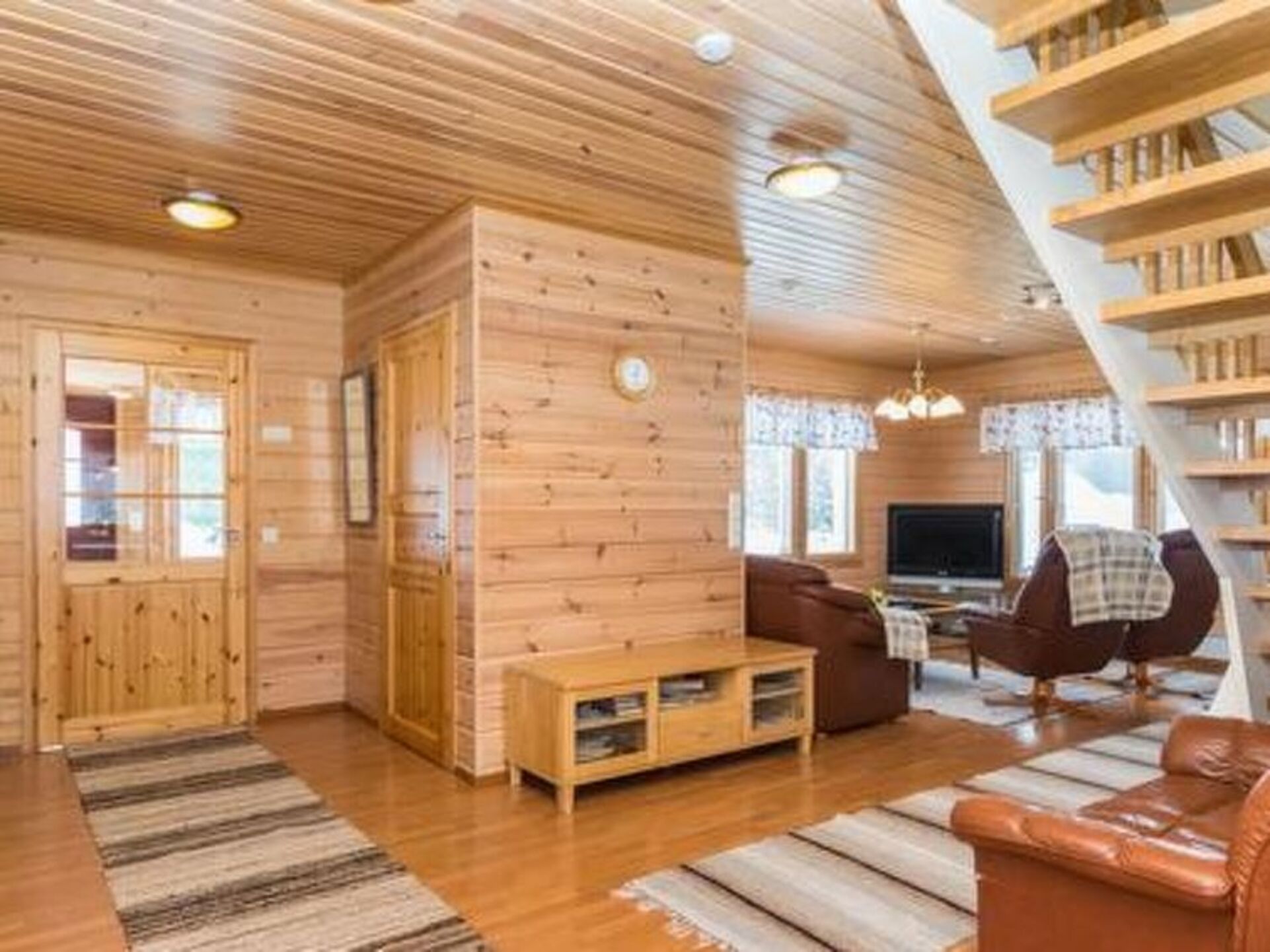 Rent Your Own Luxury Villa with 5 Bedrooms, Southern Savonia Villa 1012