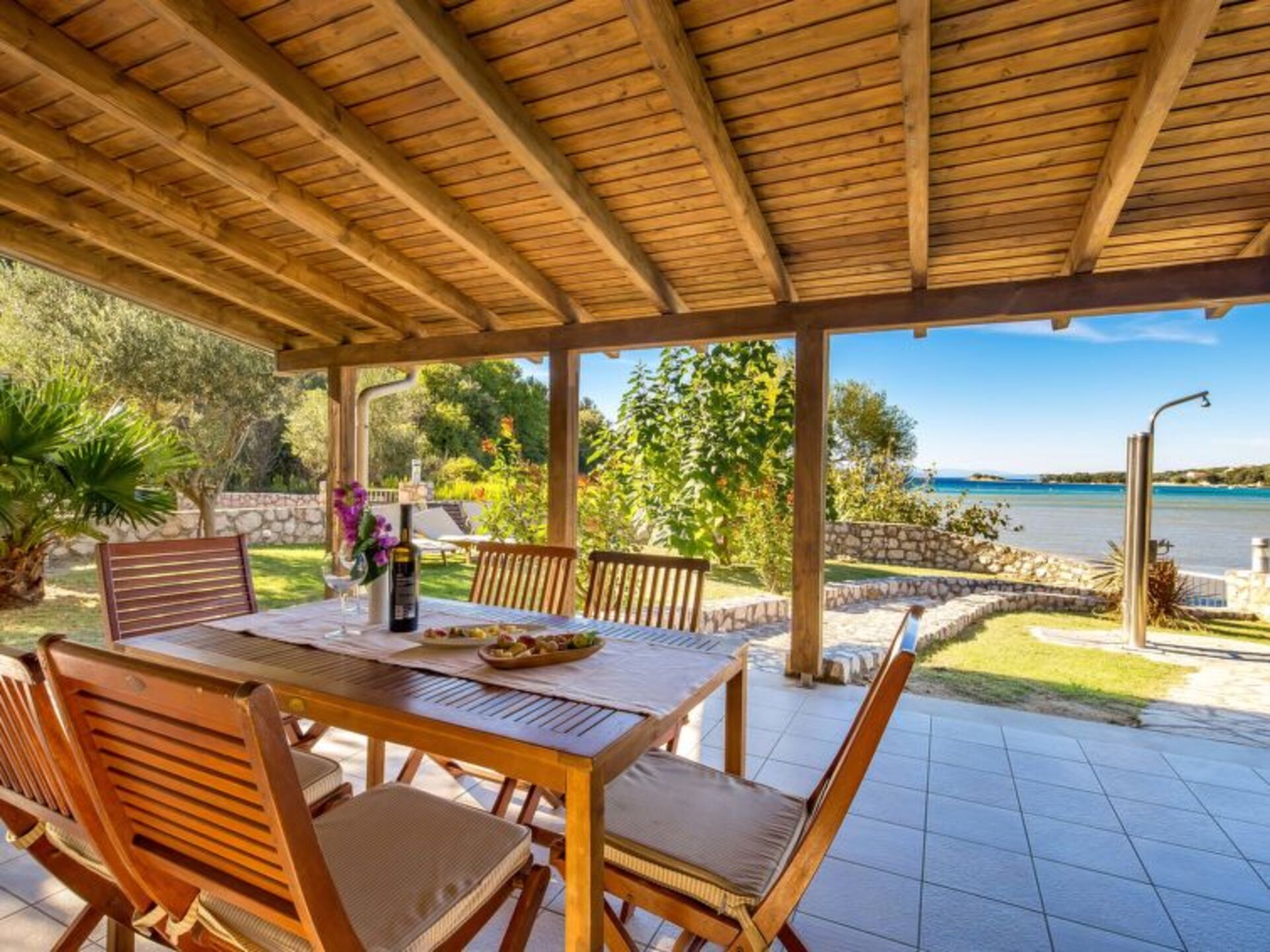 Dreamy Hideaway: Cozy 2 Bedroom Villa in Kampor 1033