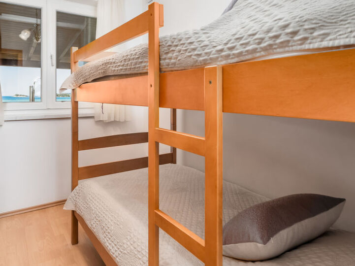 Dreamy Hideaway: Cozy 2 Bedroom Villa in Kampor 1033