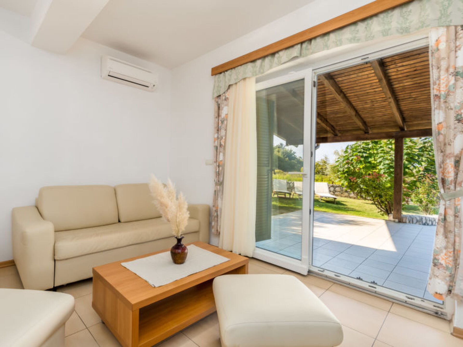 Dreamy Hideaway: Cozy 2 Bedroom Villa in Kampor 1033