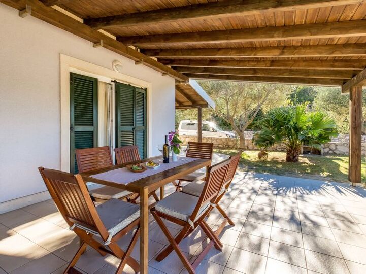 Dreamy Hideaway: Cozy 2 Bedroom Villa in Kampor 1033