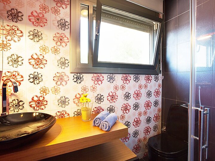 Captivating Villa with Spacious Interiors,1000
