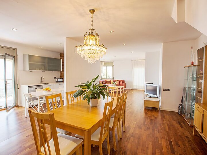 Captivating Villa with Spacious Interiors,1000