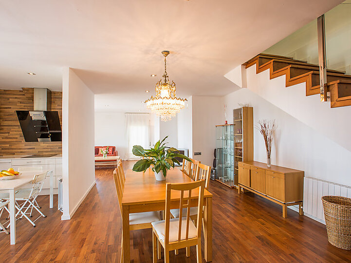 Captivating Villa with Spacious Interiors,1000