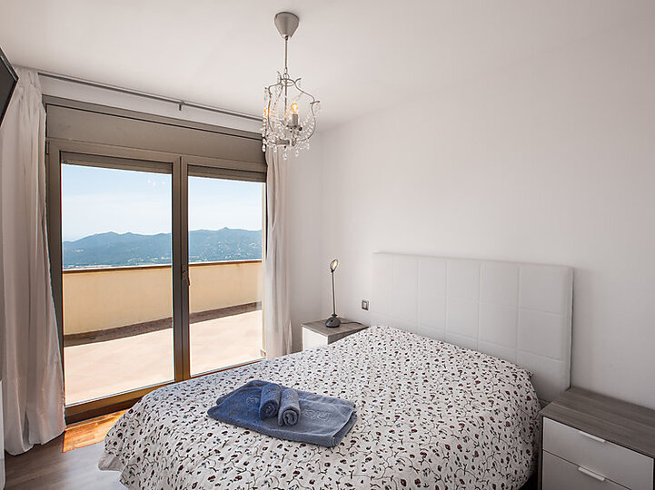 Captivating Villa with Spacious Interiors,1000
