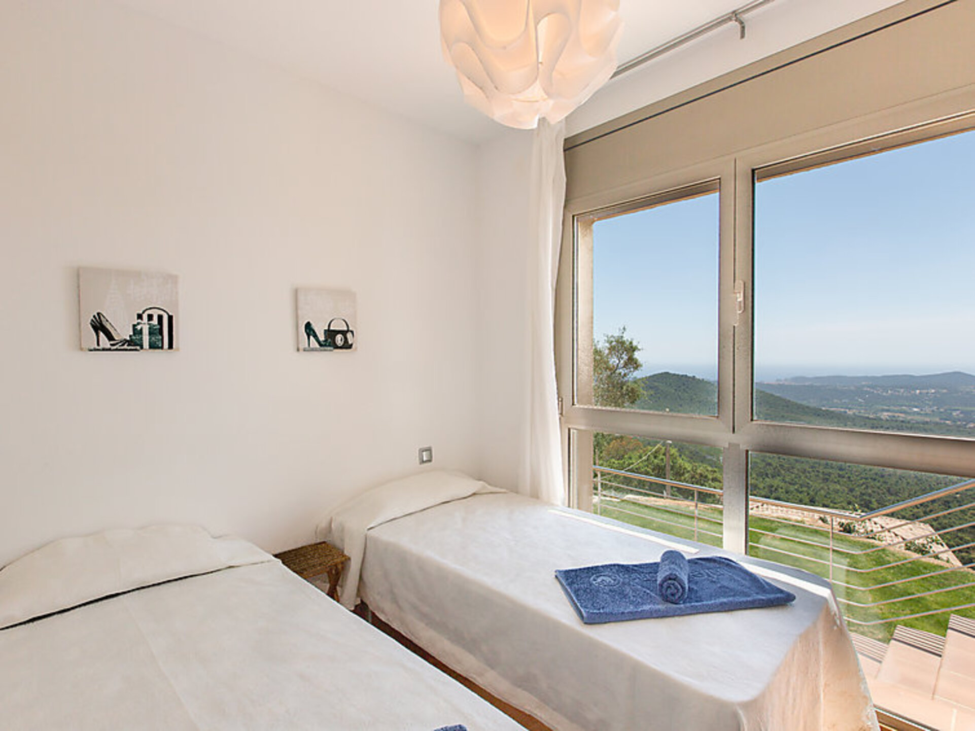 Captivating Villa with Spacious Interiors,1000