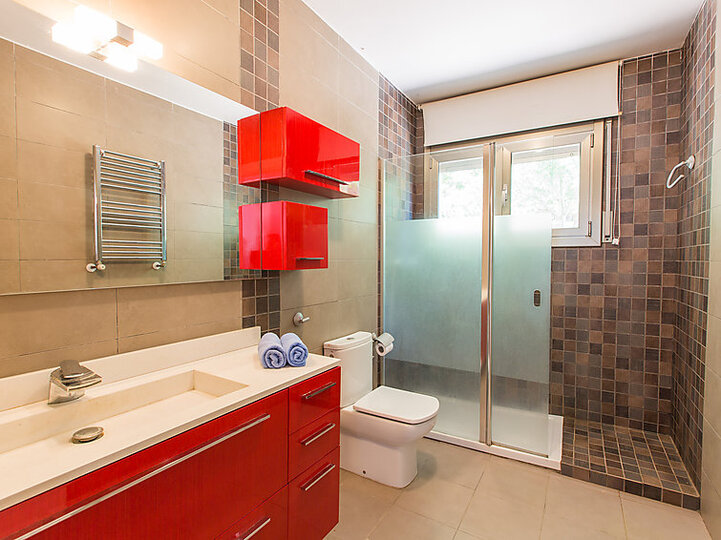Captivating Villa with Spacious Interiors,1000