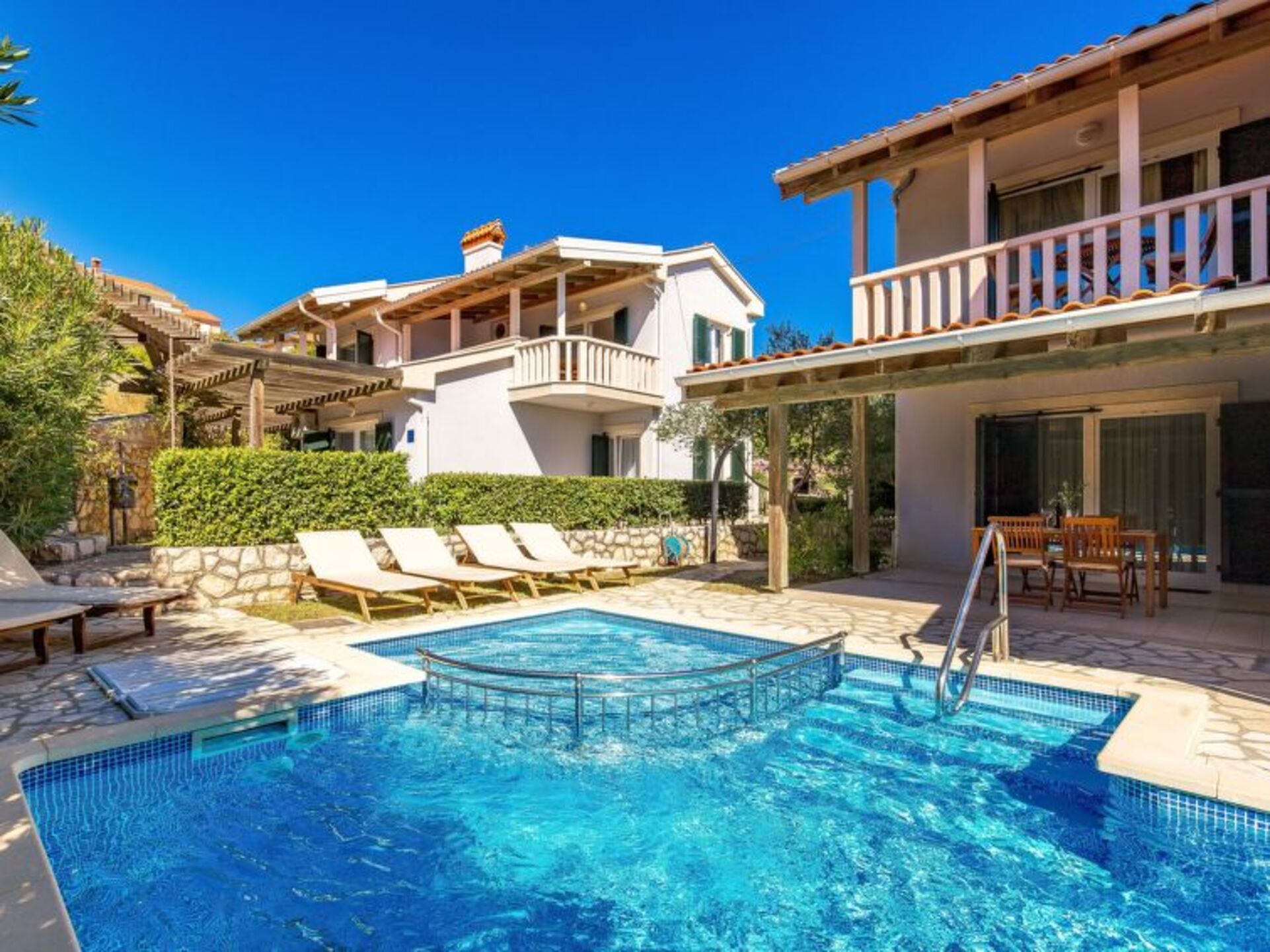 Tranquil 2 Bedroom Retreat in Rab, 1044