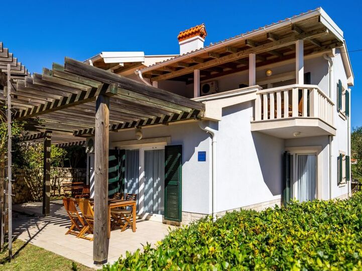 Tranquil 2 Bedroom Retreat in Rab, 1044