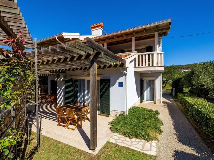 Tranquil 2 Bedroom Retreat in Rab, 1044
