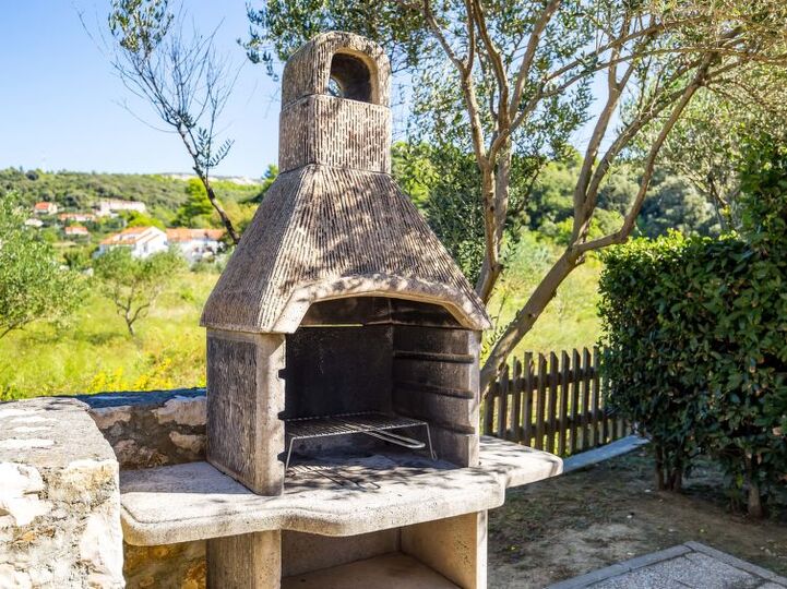 Tranquil 2 Bedroom Retreat in Rab, 1044