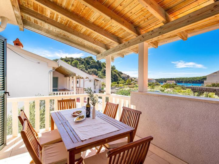 Tranquil 2 Bedroom Retreat in Rab, 1044