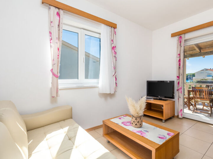 Tranquil 2 Bedroom Retreat in Rab, 1044