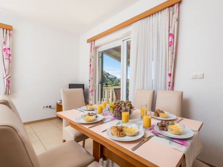 Tranquil 2 Bedroom Retreat in Rab, 1044