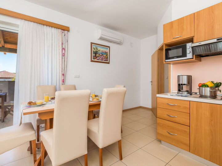 Tranquil 2 Bedroom Retreat in Rab, 1044